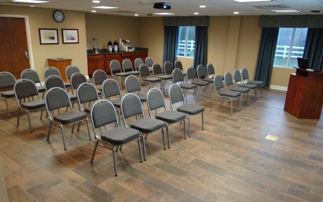 Holiday Inn Express Hotel & Suites Salisbury - Delmar by IHG