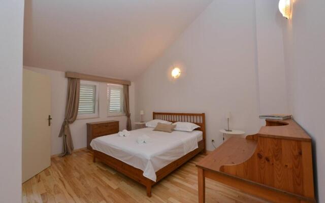 NEW 2022 FAMILY HOUSE Maslina