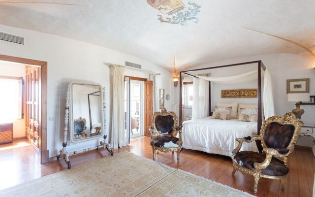 Rosa Estates The Farmhouse & Stables