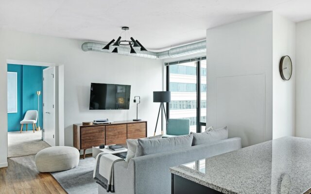 Chic 1br/1ba w/ Skyline Views in Downtown by Lyric