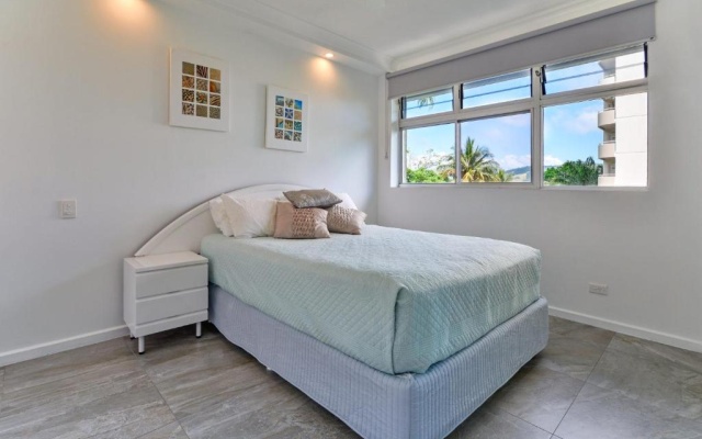 Poinciana 011 Deluxe 2 Bedroom Apartment Centrally Located With Golf Buggy – Guest Rooms – Hamilton Island