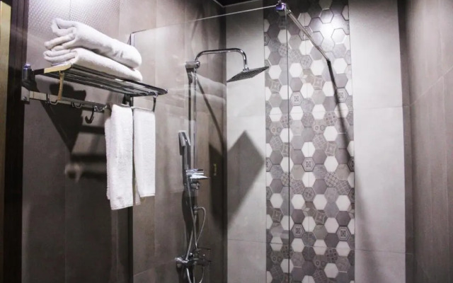 7 Rooms Hotel