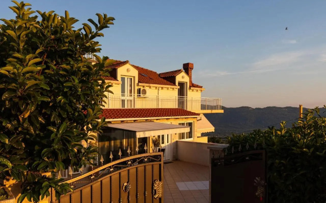 Apartment Source With Private Pool