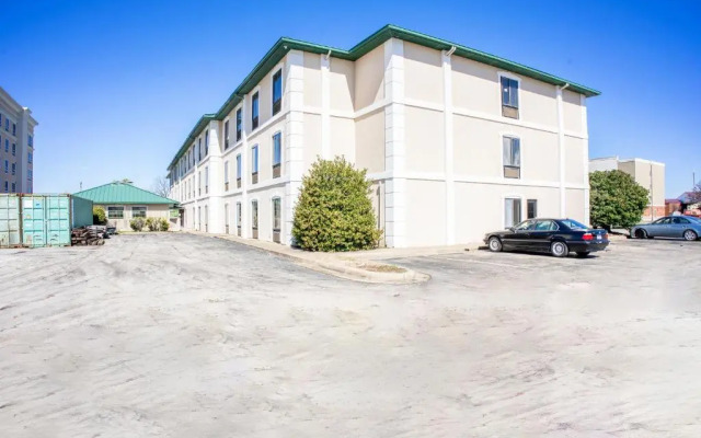 Ark Suites By OYO Jonesboro I-555