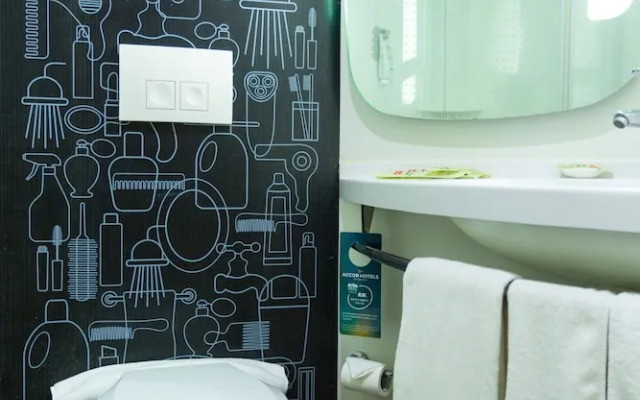 Hotel ibis Luoyang Railway Station