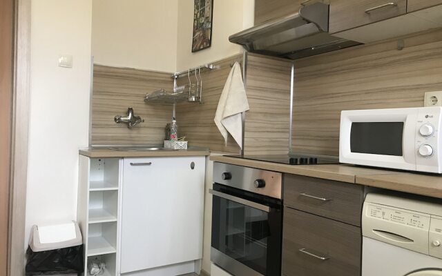 FM Deluxe 2-BDR Apartment with Terrace - Central City View