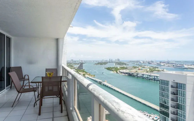 Bayfront Gem With Balcony and Pool