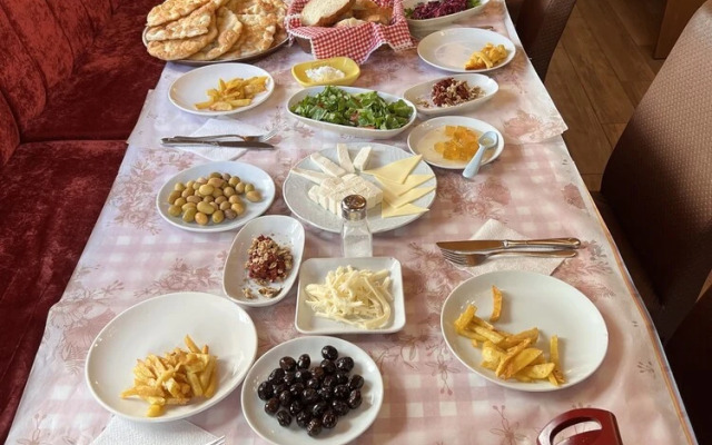 Abant Dort Mevsim Konagi
