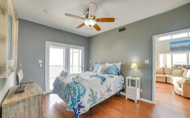 Oceanfront Galveston Beach House: Steps to Sand!