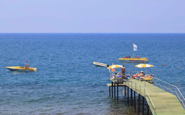 Eva Beach Hotel
