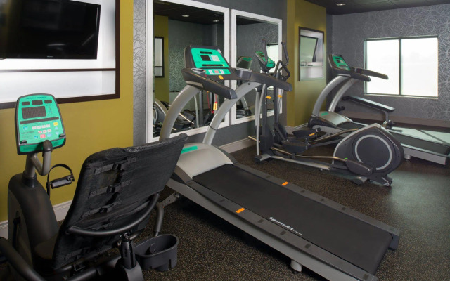 Holiday Inn Express & Suites North Kansas City by IHG