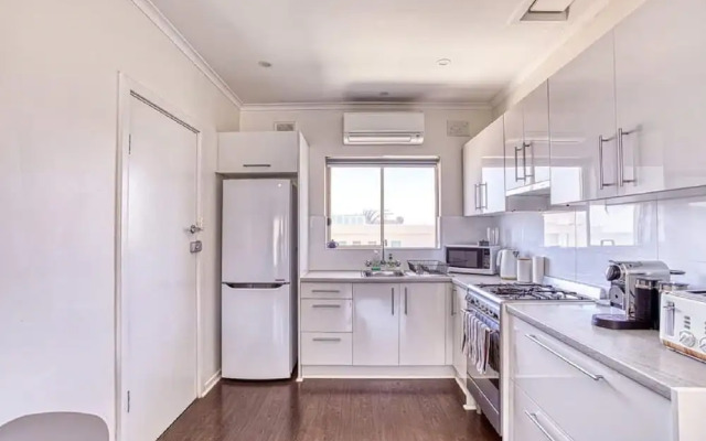 Unwind Esplanade Beach Escape no 10