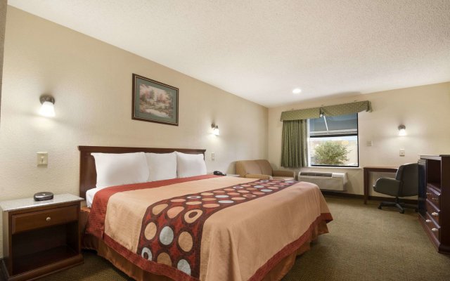 Super 8 by Wyndham Baton Rouge/I-12