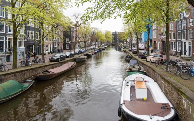 The Black Canal view private studio