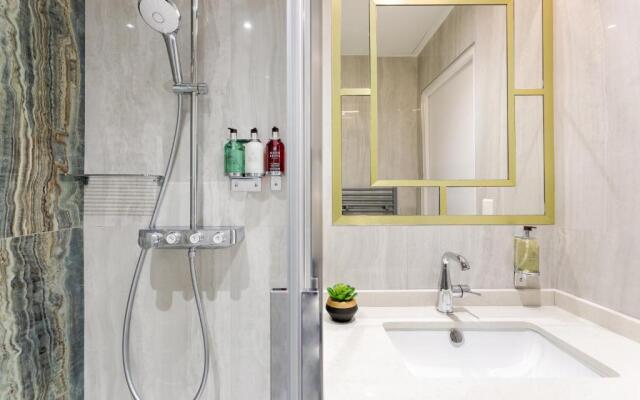 Luxury 2 Bedroom 2 Bathroom With AC -Eiffel Tower