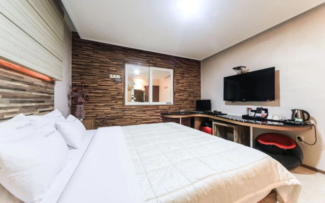 The Lux Tourism Hotel Geoje