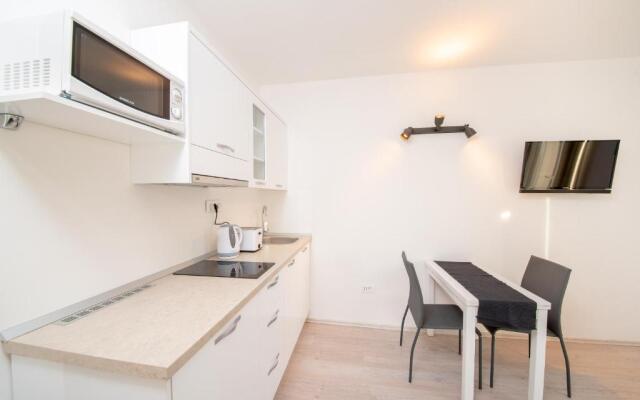 Sea Pearl Residence - Top beachfront location apartments in Bol centre