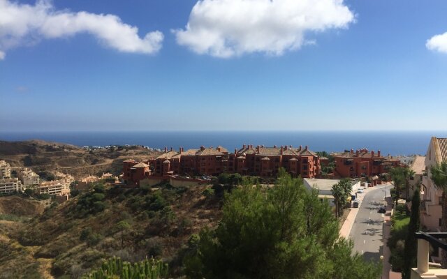 Superb SEA & Sunrise Luxurious Apartment