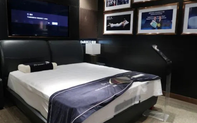 DeRUCCI Hotel(Shanghai Hongqiao Jiasong Middle Road Subway Station Store)