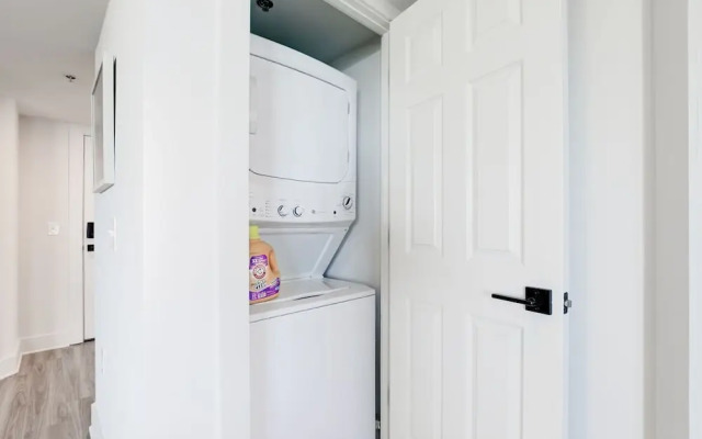 Elegant 2BR Apartment - Minutes to D.C.