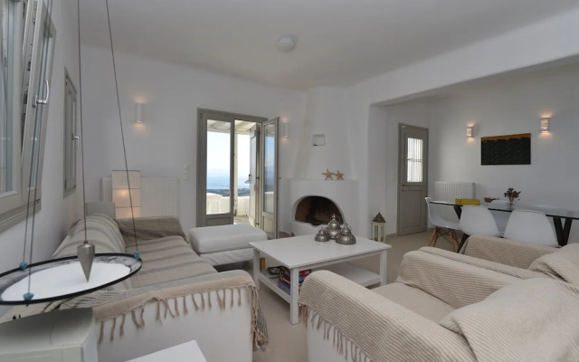 Exquisite villa for 10 with pool, helipad by VillaRentalsgr