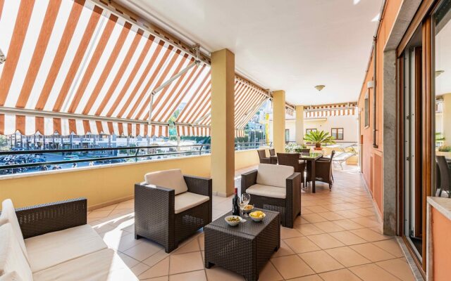 Brand New Apartment with Terrace Solarium & Gym