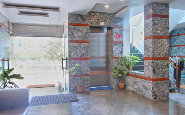 OYO 11724 Chitra Residency Premium