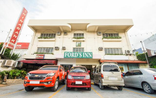 OYO 465 Ford's Inn (Vaccinated Staff)