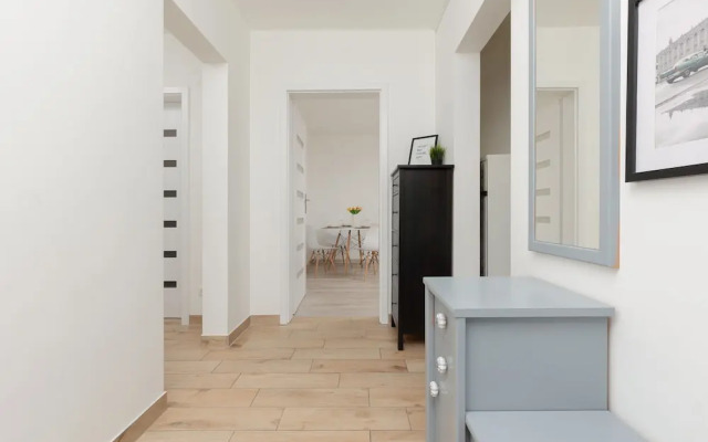 Kopcińskiego Apartment Warsaw by Renters