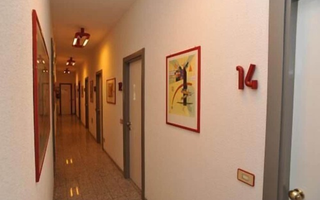 Hotel Crystal & Residence