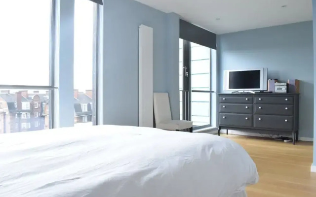 Spacious 2 Bedroom Penthouse in Islington