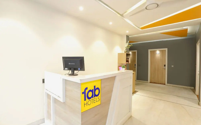 Fabhotel Jhs Studio