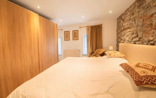 Stylish Stay Near Forest