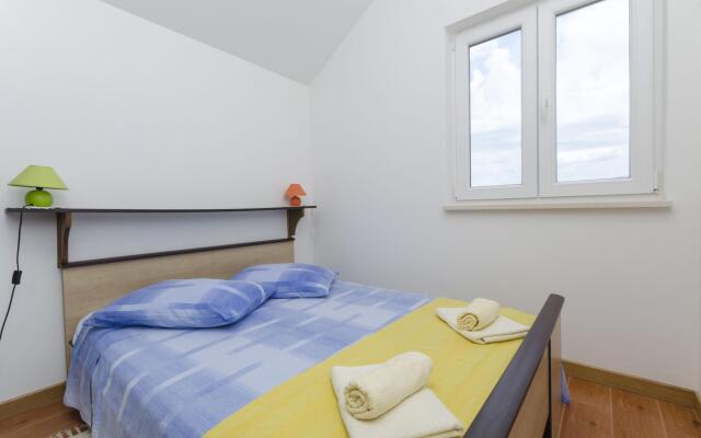 Apartments Marinko in Splitska - island Brac