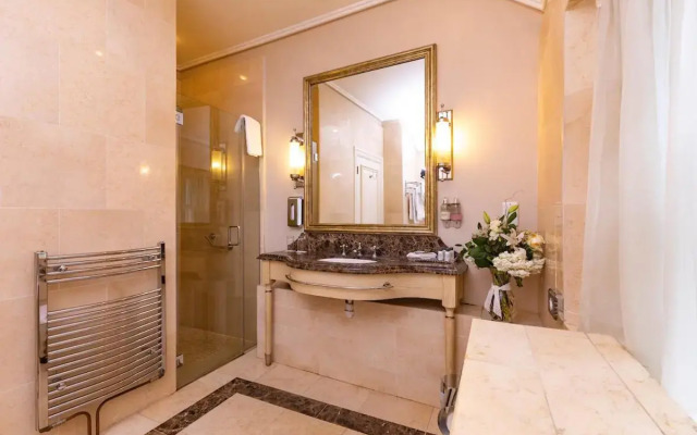 Step House Hotel