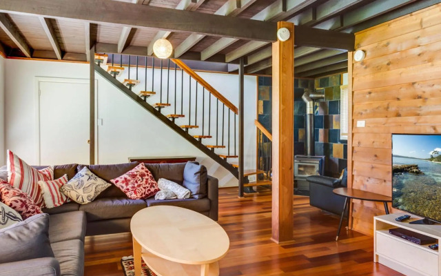 Shanti at Hyams Beach 4pm Check Out Sundays