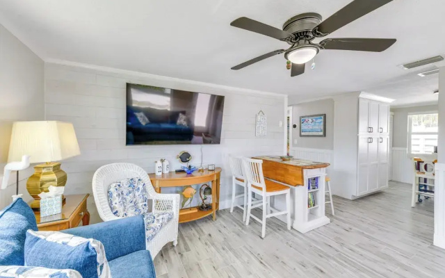 Fish, Swim & Unwind: Anna Maria Apt Steps to Beach