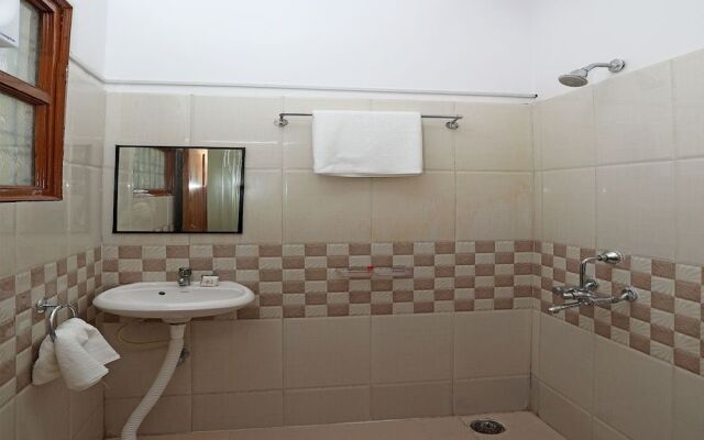 OYO 9878 Home Cozy 3BHK Geetanjali Hospital