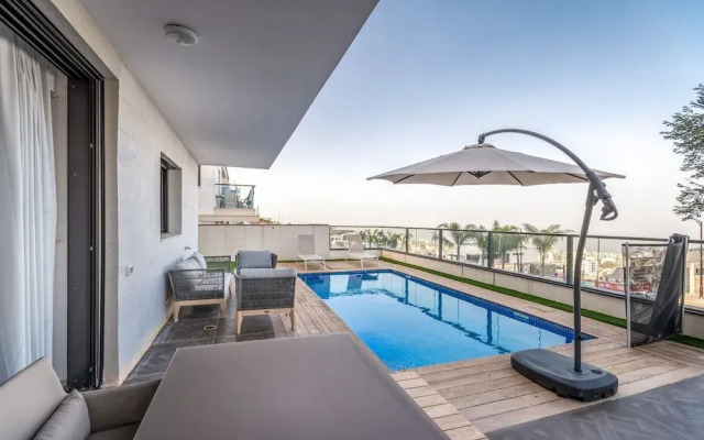 luxury garden apartment heated pool