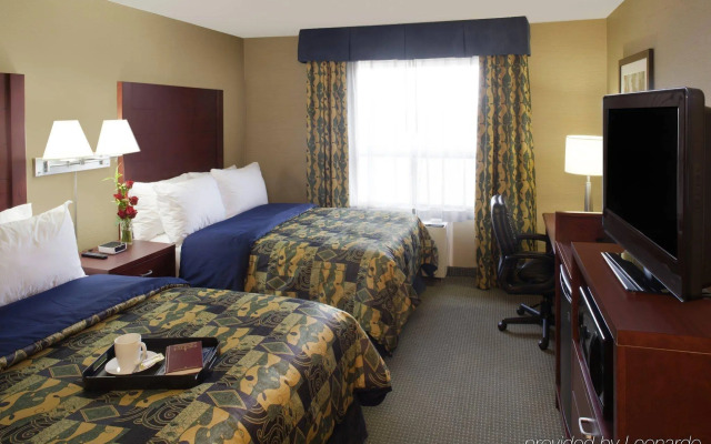Travelodge by Wyndham Oshawa Whitby
