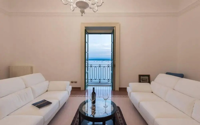 Duomo sea Side Deluxe Apartment