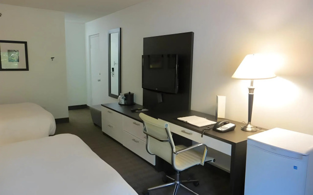 Toronto Don Valley Hotel and Suites