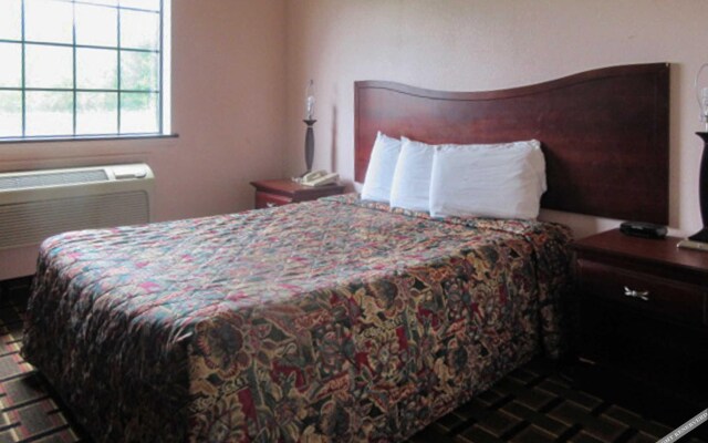 Econo Lodge Inn & Suites