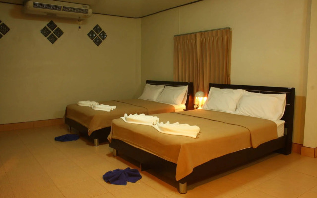 Phumthadarommanee Resort