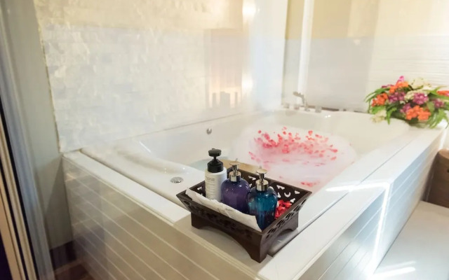 Bangkok Natural Spa Resort and Suite