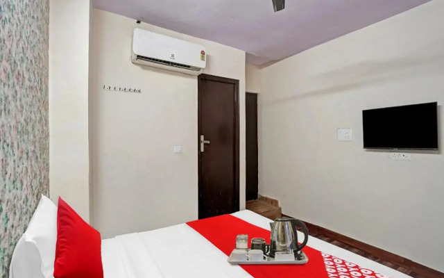 OYO Flagship 70188 S R Hotel