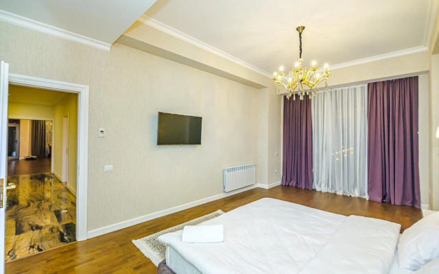 VIP Apartment in Buta palace 703