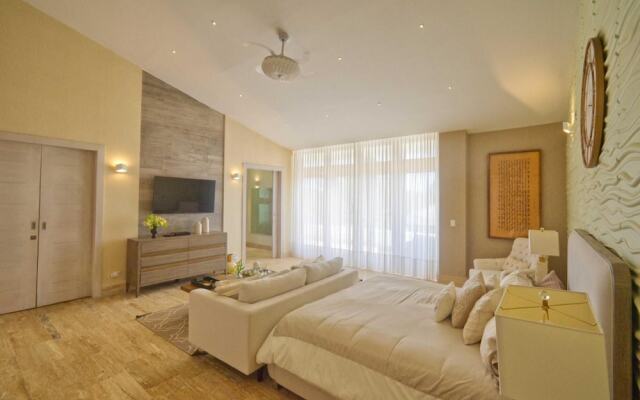 Modern Villa With Ocean View and Service Staff