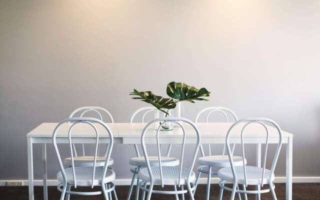 Extra Large 2 Bedroom Apartment in Melbournes Southbank