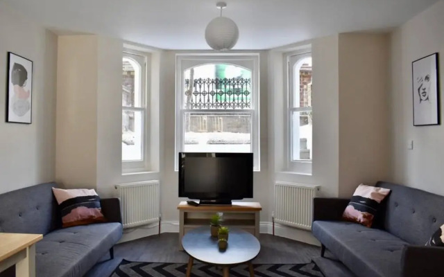 Spacious 4 Bedroom Flat in Central Brighton